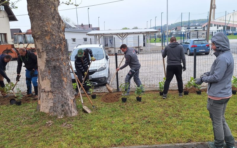 Radna akcija na uređenju okoliša kluba